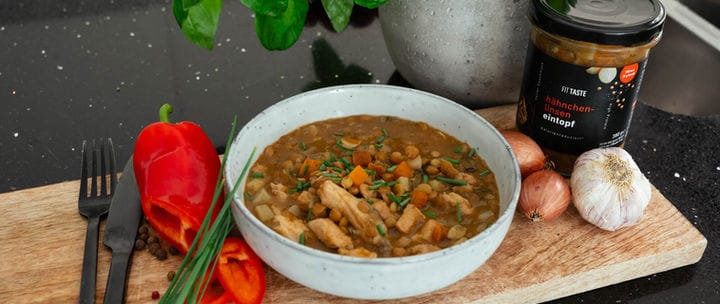 FITTASTE Linseneintopf im Glas und serviert in einer Schale